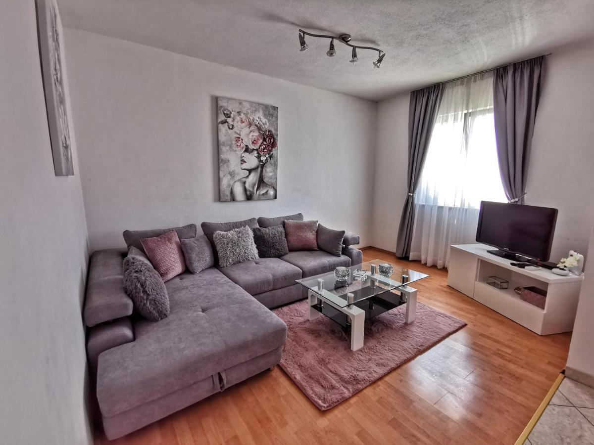 Apartments Villa Jelena Seget Vranjica Exterior foto