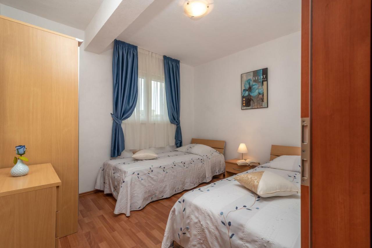 Apartments Villa Jelena Seget Vranjica Exterior foto