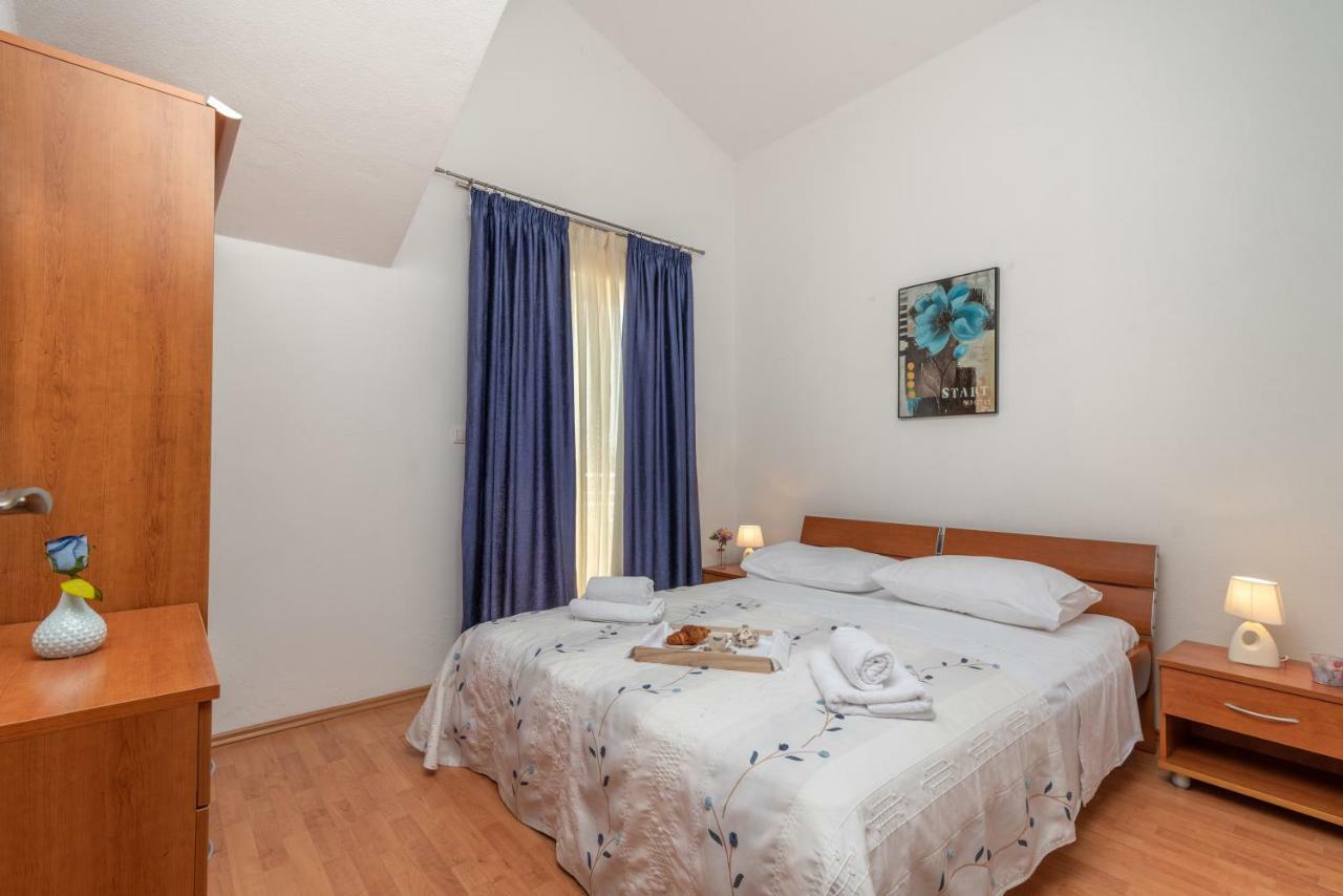 Apartments Villa Jelena Seget Vranjica Exterior foto